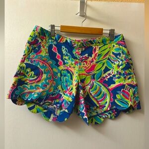 LILLY PULITZER®️SIZE 4 Scalloped, size zip shorts  🩳